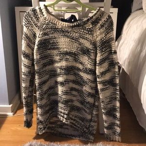 PRICE DROP Adorable back bow sweater